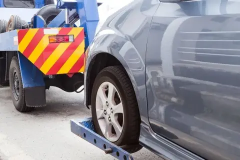 Czy można holować na autostradzie? Kluczowe przepisy i zasady bezpieczeństwa