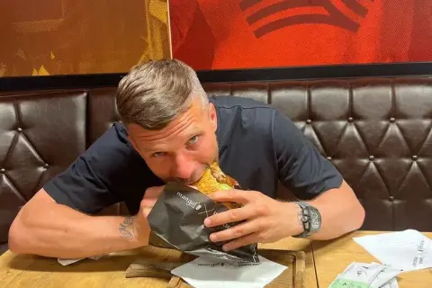 Gdzie kupić Podolski kebab? Najlepsze miejsca i opinie klientów