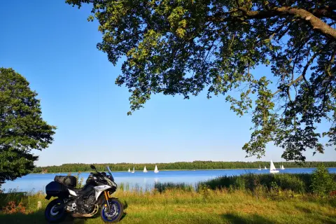 Najlepsze trasy motocyklowe w Mazurach – odkryj ukryte skarby