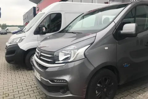 Ile kosztuje wynajem busa? Porównanie cen i opcji wynajmu