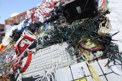 Gdzie oddać elektrośmieci w Łodzi? Sprawdź punkty odbioru i usługi