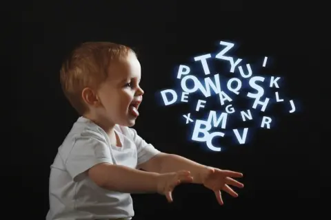 Kiedy dziecko mówi? Etapy rozwoju mowy od 0 do 3 lat