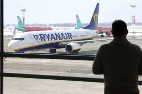 Ile wcześniej być na lotnisku Ryanair, by uniknąć problemów z odprawą i spóźnienia