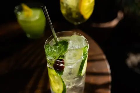Orzeźwiające drinki z ogórkiem zielonym na upalne dni, które pokochasz