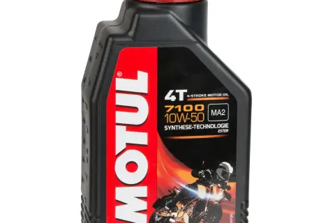 10W50 Motul – właściwości, zastosowanie i opinie o najlepszym oleju silnikowym