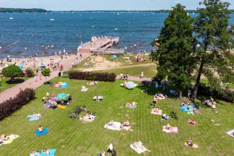 Jezioro Zegrzyńskie – atrakcje, noclegi i najlepsze miejsca na relaks nad wodą
