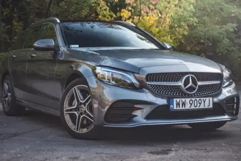 Mercedes C 220 d - elegancja, osiągi i oszczędność paliwa w jednym