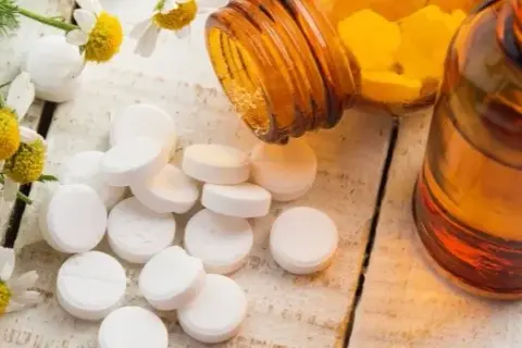 Skuteczne leki homeopatyczne na zapalenie oskrzeli, które pomogą