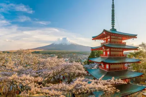Ile trwa lot do Japonii? Sprawdź, co wpływa na czas podróży