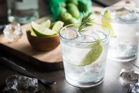 Wytrawny drink – odkryj najlepsze przepisy na klasyczne koktajle