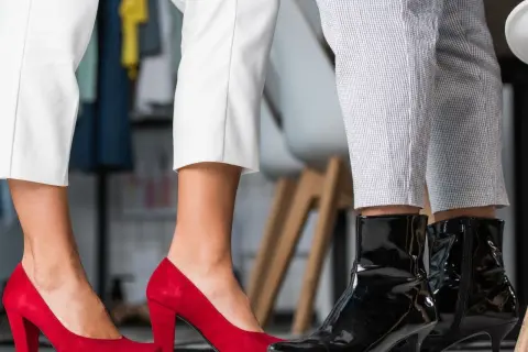 Eleganckie buty do garnituru damskiego: unikaj wpadek w biznesowym stylu