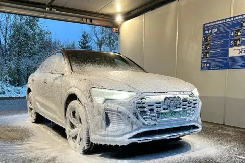 Mycie samochodu zimą: Jak bezpiecznie myć auto w mroźne dni bez uszkodzeń?