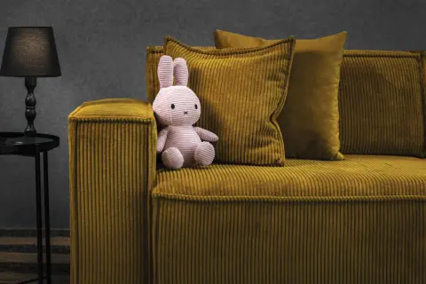 Jaka tkanina na kanapę? Wybierz najlepszą opcję dla swojego wnętrza