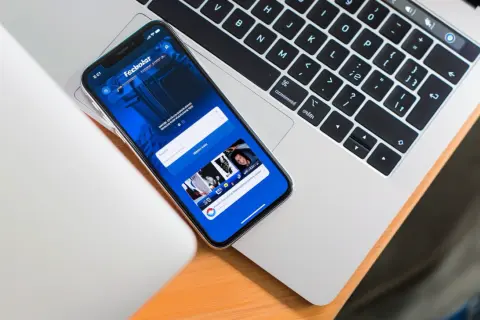 Jak sprawdzić kto logował się na Facebooku? - Krok po kroku instrukcja sprawdzania