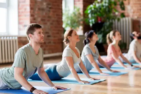Joga czy pilates na kręgosłup – co lepiej pomaga na ból i poprawę postawy?