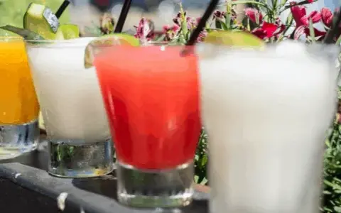Prosty drink z malibu - łatwe przepisy na pyszne koktajle w domu