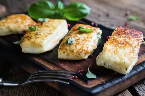 Jak grillować halloumi – proste sposoby na idealne grillowanie