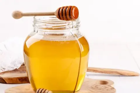Na co szkodzi miód? Odkryj ukryte zagrożenia dla zdrowia