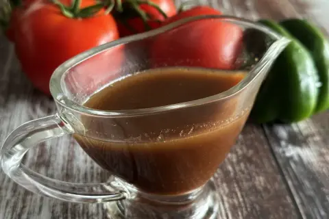 Jak zrobić sos balsamiczny do sałatek - prosty przepis i porady