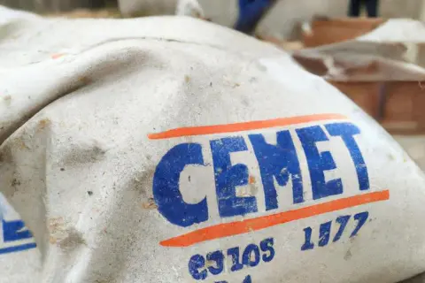 Ceny cementu 2025: Ile naprawdę kosztuje worek i gdzie kupić najtaniej?