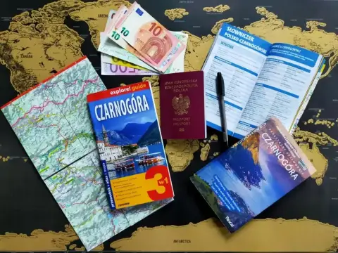 Paszport, pieniądze i przewodniki po Czarnogórze. Czy do Czarnogóry potrzebny jest paszport? Sprawdź, planując podróż!