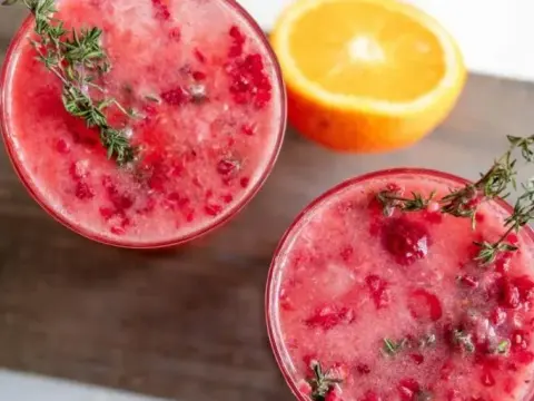 Pyszne drinki z herbatą: odkryj wyjątkowe przepisy na napoje