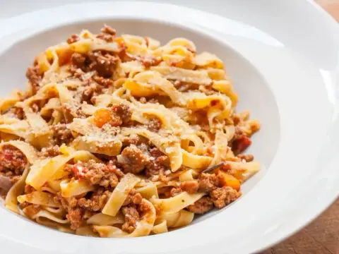 Ragout - Przepis na idealny sos mięsny. Zrób to dobrze!