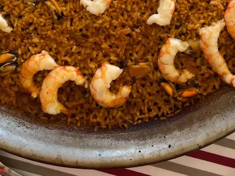 Arroz del senyoret perfecto con marisco limpio y buen fumet