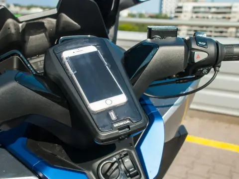 Uchwyt telefonu do Hondy Forza 125 - co wybrać?