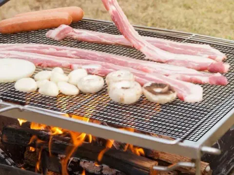 Jak mata teflonowa na grilla może uprościć grillowanie i sprzątanie