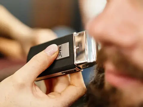 Twardy zarost? Wybierz idealną golarkę! Poradnik i top modele.