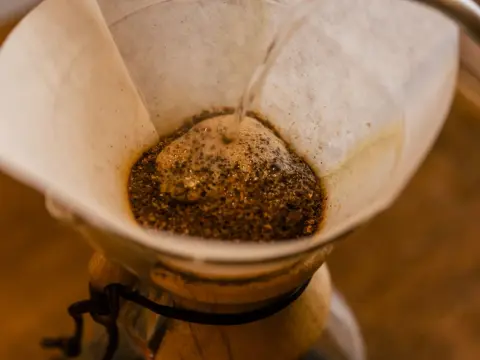 Chemex - jak zaparzyć idealną kawę? Poradnik krok po kroku