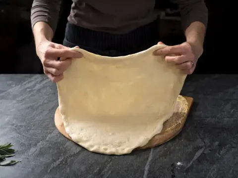 Szybkie ciasto do pizzy - idealny spód w 45 minut!