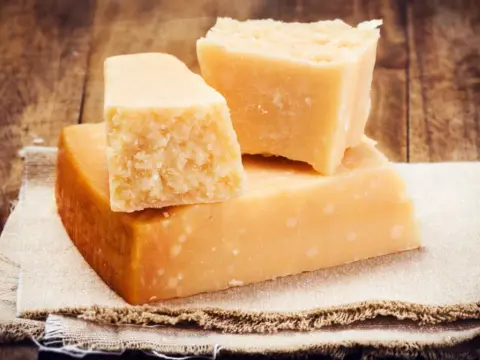Parmezan - Jak odróżnić oryginał od podróbki?