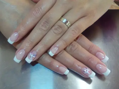 Manicure żelowy krok po kroku: Twój przewodnik domowy