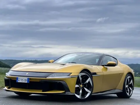 Ile Ferrari w Polsce? Nowe rejestracje i rosnący boom luksusu