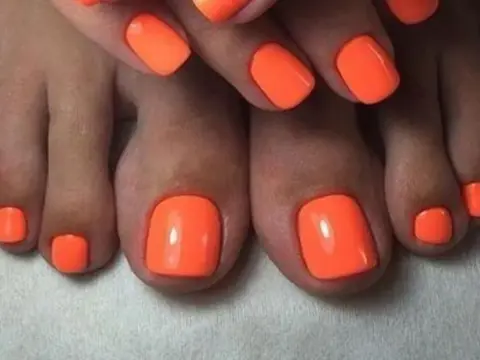Neonowy pedicure - Jak dobrać kolor i uniknąć efektu przesady?
