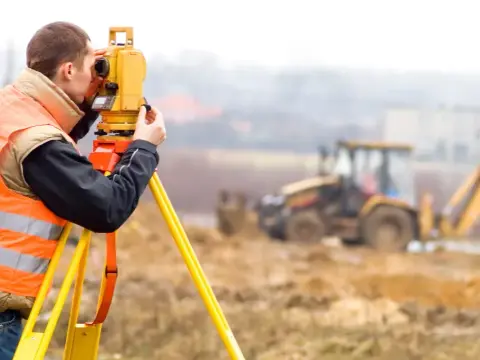 Co robi geodeta przy budowie domu? Obowiązki, koszty, etapy