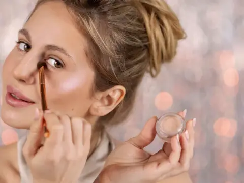 Naturlig makeup som håller - Steg för steg guide