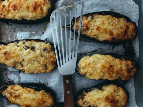 Aubergine i ugn - så får du krämig mitt och rostade kanter