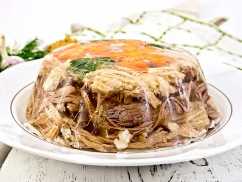 Ile galaretka może stać w lodówce? Sprawdź, by uniknąć zepsucia