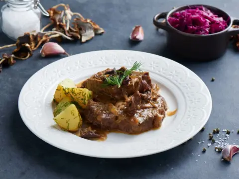 Jak przyprawić łopatkę wieprzową, by zawsze zachwycała smakiem i aromatem?