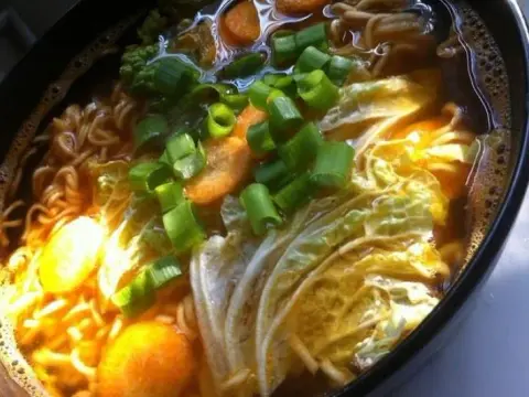 Ramen w domu: Odkryj sekrety 5 filarów smaku!