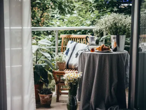 Kleinen Balkon gestalten - So wird er zur Wohlfühloase!