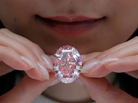 Teuerste Diamantenfarbe - Warum D und Rot den Markt anführen
