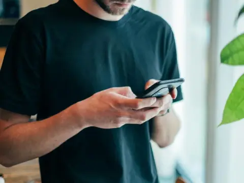 Ile transferu pobiera film na Netflix? Zaskakujące dane o zużyciu