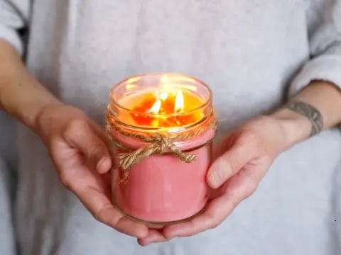 Jak zrobić świeczkę w słoiczku? Prosty poradnik DIY
