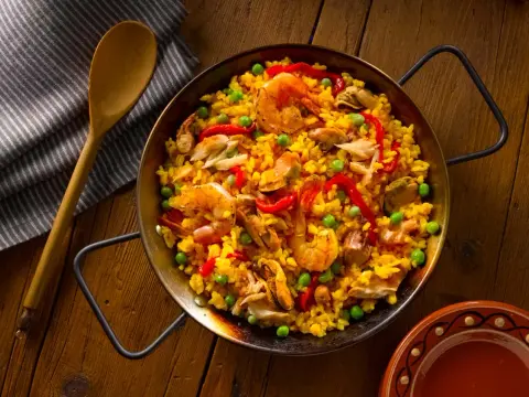 Paella marinera perfecta - ingredientes, fuego y reposo