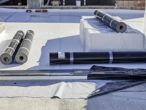 Membrana na dach płaski - EPDM, PVC, TPO? Wybierz dobrze!