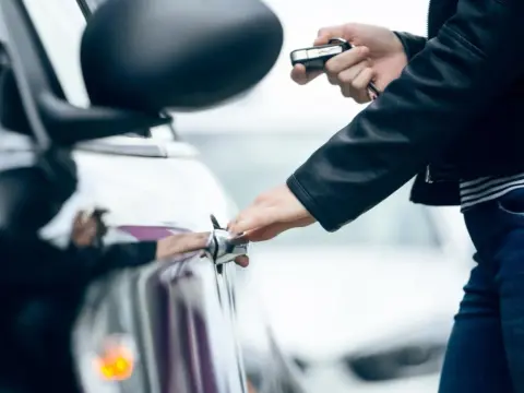 Llave gira pero coche no arranca - Causas y soluciones